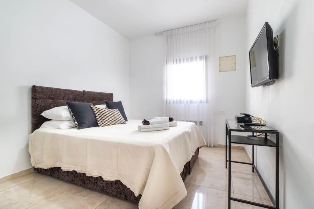 Luxury 3 Bedroom Apt, Harav Kook7 Jeruzalem Buitenkant foto